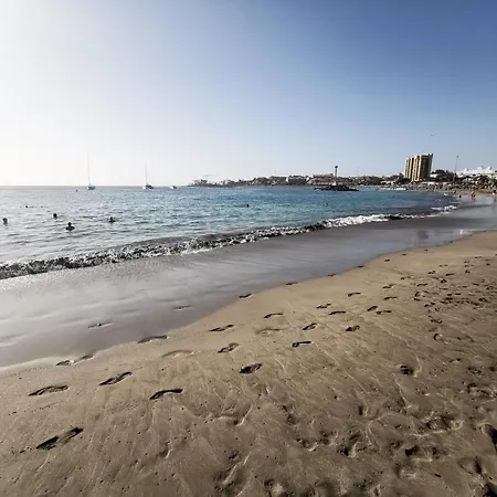 Home2book Tropical Poolside Retreat, Americas