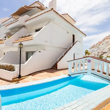 Home2book Tropical Poolside Retreat, Americas